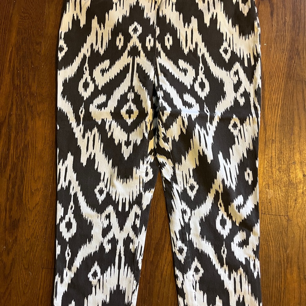 Chico's Brown and White Casual Crop with Ikat Print